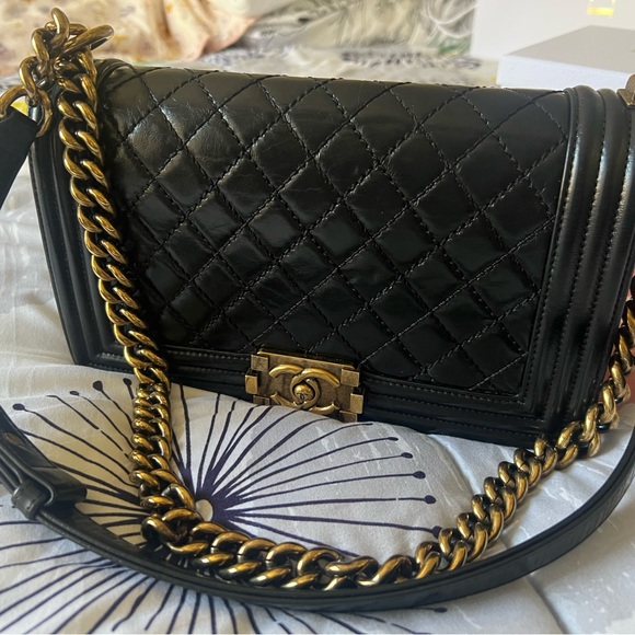 Chanel boy bag has/ps those stains is from lipstick,,price fix no discount - Picture 11 of 13